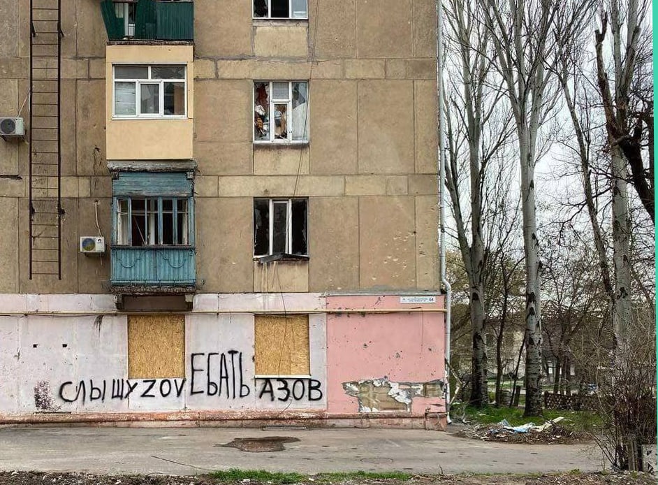 Graffiti in Mariupol. 2022