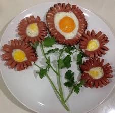 жіночій стиль сервірування яєшні в регресивній кулінарії.